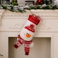 Calza di Natale in maglia con pupazzo di neve, bastoncino di zucchero e ricami festivi - Pupazzo di Neve