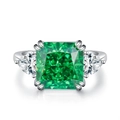 Elegante anello in argento 925 con zircone verde smeraldo da 5ct e pietre laterali - US 5 / Verde