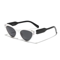 Retro-Cateye-Sonnenbrille mit weißem Rahmen, Strasssteinen und UV400-Gläsern - Sonnenbrille / Weißer Rahmen Graue Gläser