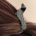 Pinza per capelli a forma di bassotto con motivo leopardato bianco e nero in acetato - Bassotto Leopardo Bianco e Nero (H589)