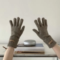 Guanti in cashmere marrone per donna con etichetta artigianale e polsini a coste - Moka