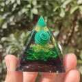 Orgone energy pyramid with malachite sphere and sacred geometry gold pattern - QK16 Malachite Ball / 6cm