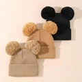 Drie gebreide kindermutsen met dubbele pompons in de kleuren zwart, bruin en beige - Eén maat / Zwart+Khaki+Camel (3-Set)