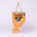 Bouquet de carnations orange crocheté à la main dans un sac cadeau transparent décoré - Orange Carnation Medium Pack