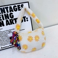 Borsa a spalla in peluche bianca con margherite gialle e foulard di seta colorato - Fiori Bianchi e Gialli