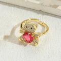 Anello regolabile placcato oro con orsetto di cristallo e zircone a cuore rosa - Rosso