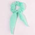 Dettaglio dello scrunchie LED verde menta con fiocco in tessuto di chiffon leggero - Orecchie da Coniglio Luminose-Verde Frutta