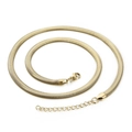 Collier élégant en maille serpent plate dorée avec fermoir mousqueton et chaîne de réglage - 5mm Large - 550mm Long (KN197032-Z)