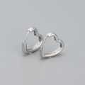 Gepolijste S925 sterling zilveren hartvormige oorringen met een minimalistische metalen look - 925 zilver / Witgoud