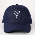 Marineblaue Baumwoll-Baseballkappe mit weißem Herzaufdruck und gebogenem Schirm - Marineblau