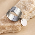 Anello aperto argento con finitura martellata e ciondolo rotondo in stile moderno - Aperto Regolabile / Argento