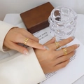 Minimalistische goldene Ringe im geometrischen Ketten-Design mit verstellbarer Öffnung - US Größe 7 Offen Verstellbar / Gold Zweischichtiges Kettendesign (A363)