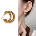 Tweekleurige C-vormige oorringen met gouden ketting en gladde zilveren metaaltextuur - Dubbellaagse Kettingtextuur / Goud Zilver Tweekleurig A1305-06C
