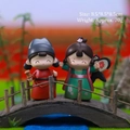 Chinese court style figurines in Hanfu on wooden bridge, size 8.5x8.5x8.5cm - Chongyang Ornament (1188-8E)