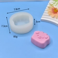 Makroansicht der 3D-Bären-Silikonform mit Maßen und rosa Harz-Beispiel für DIY - Cartoon Tierkopf Ring Stil (3)