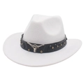Détail d'un chapeau de cowboy blanc avec bandeau en cuir, rivets et boucle de tête de taureau - Enfants (52-54CM) / Blanc