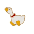 Cartoon Emaille Brosche weiße Gans mit roter Schleife und goldener Umrandung - Gans mit Roter Fliege