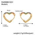 Dettaglio degli orecchini a cuore in oro con zirconi arcobaleno e dimensioni incluse - Grandi Orecchini in Zirconia Colorata