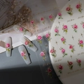 Adesivi per unghie con rose rosa a inchiostro, dettagli dorati e design floreale - CO-393 Stampa a Caldo Oro