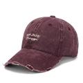 Détail de la casquette en coton délavé avec broderie blanche et bords usés style rétro - Taille Unique(Réglable) / Bordeaux