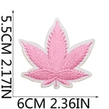 Écusson brodé de feuille d'érable rose détaillé avec dimensions 6cm x 5,5cm sur fond blanc - No. 8 Feuille Rose (XT316)