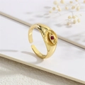 Detailansicht des 18K vergoldeten Evil Eye Rings mit einem roten Zirkonia-Stein - Gold-Rotes Auge (RG0357-B)