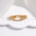 Makroaufnahme eines vergoldeten S925 Silberverschlusses mit weißen Zirkonia-Steinen - Stil C: Rechteckiger Verschluss / Gold
