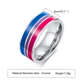 Detailansicht eines 8 mm Edelstahl-Emaille-Rings mit bunten Regenbogenstreifen - US 6 / Stil 04 (Bisexuell)