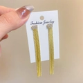 Elegante goldene lange Quastenohrringe mit mikroeingelegten Zirkonia-Quadratsteckern - Helles KC-Gold Stil 1