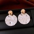 Orecchini bicolore con sfere dorate e dischi d'argento su scatola di velluto scuro - Mix Oro e Argento