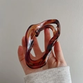 Classic tortoiseshell cloud-shaped hair claw clip with wavy ring pattern in amber resin - Tortoise