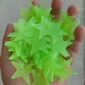 Luminous green star-shaped wall stickers in hand for room and home decoration - 100 Pieces / 3.8cm/Glow / Green