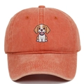 Détail de la casquette en coton délavé rouge brique avec broderie de chien de chasse - Orange