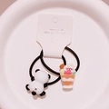 Süße Haargummis mit Panda und Eiscreme für Mädchen auf einem weißen Dekoteller - Eiscreme liegender Panda Haargummi