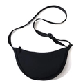 Borsa a tracolla a mezzaluna in nylon nero con ampia tracolla regolabile e design minimal - Nero