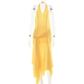 Dettaglio dell'abito halter in chiffon giallo con lacci in vita e orlo asimmetrico - S / Giallo