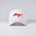 Detalle del bordado Always rojo y texto stay awake en una gorra de béisbol de algodón blanco - Blanco