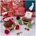 Detalle de cestas de caramelos de bambú de Papá Noel y Muñeco de nieve con decorado festivo - Muñeco de nieve