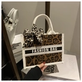Sac cabas classique à motif léopard avec bordure en cuir blanc et détail nœud en soie - Marron