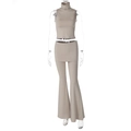 Dreiteiliges Strickset mit hochgeschlossenem Oberteil, Minirock und Schlaghose in Beige - L / Khaki