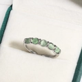 Adjustable silver ring featuring seven translucent green gemstones in a floral design - Seven Pale Green Translucent Beads Style (白金色17)
