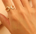 Anillo abierto dorado ajustable con diseño geométrico minimalista de doble arco para mujer - Anillo de doble apertura hueco (5516) / Oro KC