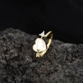 Adjustable golden ring with heart-shaped white shell and triangle gemstone detail - Gold JZ1085 (Heart Mother of Pearl Arrow)