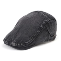 Detail van de gewassen zwarte denim baret met verstelbare metalen zijgesp en vintage textuur - Verstelbaar / Zwart