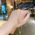 Collana a ferro di cavallo in acciaio al titanio dorato con cristalli tenuta a mano - Stile Zucca Danzante Dorata (X5211)