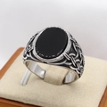 Vintage Viking ring voor heren met ovale zwarte edelsteen en Keltische knoop zilveren band - Zwarte Steen / US 9