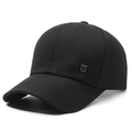 Berretto da baseball nero classico da uomo con stemma in metallo su sfondo bianco - Cappello da Baseball Nero