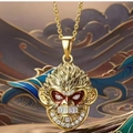 Collana con ciondolo Re Scimmia dorato e gemme rosse su sfondo con nuvole stilizzate - Stile 1