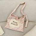 Sac bandoulière en fausse fourrure rayé rose et blanc avec broderie Fun Piace - Style Bandoulière à Rayures Roses