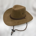 Détail d'un chapeau de cowboy marron avec bordure tressée, œillets et sangle réglable - 58cm Taille Unique / Jaune Camel Foncé avec Corde Tressée
